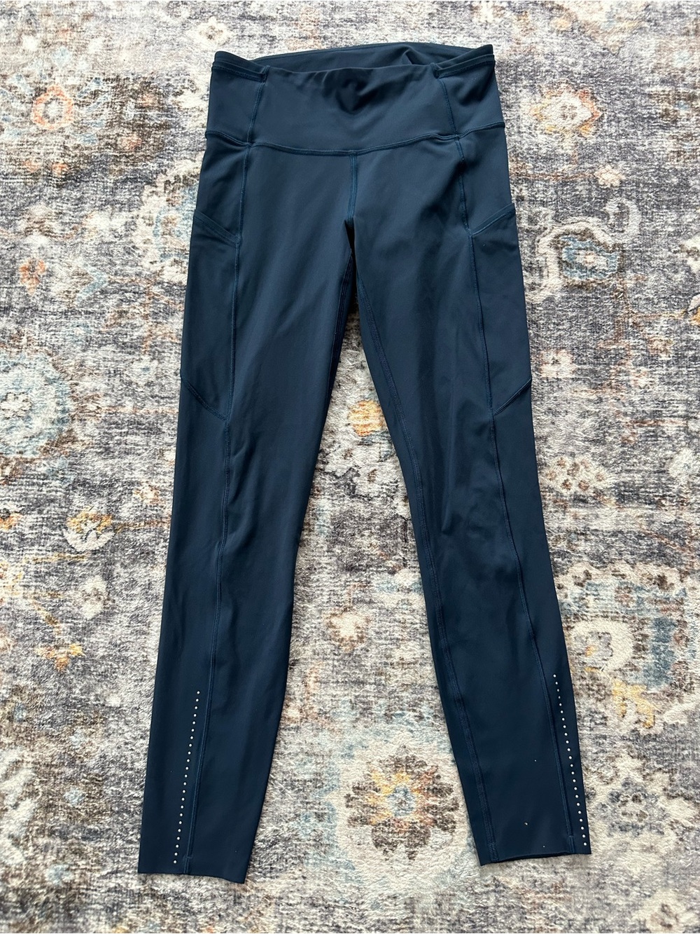 Lululemon Fast & Free 7/8 Tight |I *Nulux 25"
Midnight Navy - Size 6